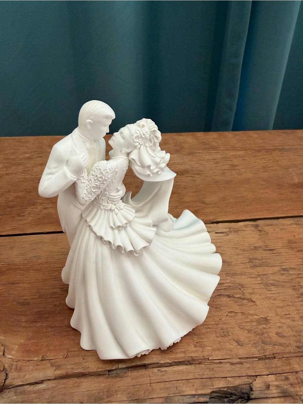 Wilton White Bianca Wedding Couple Cake Topper Vintage Wedding - Picture 5 of 6